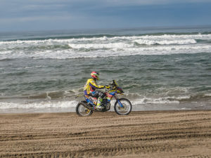 Peruano Roberto Vecco continúa en carrera en el Dakar rumbo a Arequipa