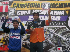 Team Yamaha Racing en el podio de ganadores