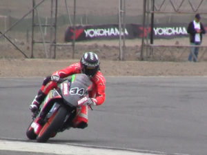 Martín Cabrera y Jeffrey Wu líderes en el Campeonato Nacional de Motovelocidad