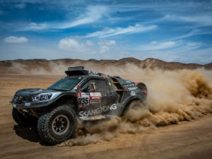 Óscar Fuertes y Diego Vallejo culminan su segundo Dakar con un podio heroico