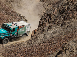 Gerard de Rooy e IVECO arrasan en la séptima etapa del Dakar