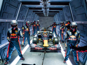 Aston Martin Red Bull Racing completa Pit Stop de 20 segundos en gravedad cero