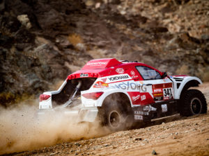 Óscar Fuertes y Diego Vallejo cierran la mejor etapa de SsangYong en el Dakar