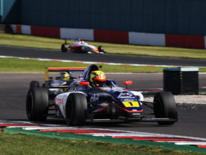 Matías Zagazeta se ubicó en el Top 5 de la F4 británica