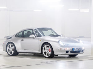 Porsche presentó el nuevo 911 Turbo en 1995, lo cual marcó el inicio del motor bóxer refrigerado por agua