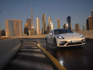 Porsche lanza nuevos modelos Panamera con hasta 700 caballos de potencia