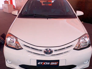 Toyota del Perú presentó el nuevo Etios GNV dirigido a emprendedores que buscan vehículos económicos y seguros