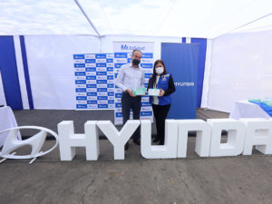 Essalud recibió donación de 60 mil mascarillas quirúrgicas de la empresa automotriz Hyundai