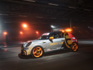 El MINI Electric Pacesetter inspirado en JCW. El primer MINI eléctrico como Safety Car de FIA Fórmula E.