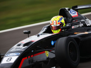 Matías Zagazeta quedó listo para luchar por el título de la F4 Británica