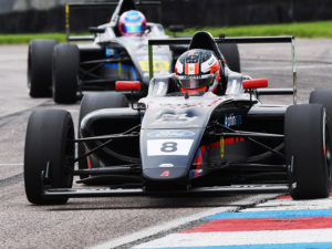 Matias Zagazeta gana en Thruxton y queda a 4 puntos del líder de la Fórmula 4 Británica