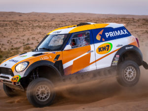 Laia Sanz y el equipo Primax X-Raid prueban motores a bordo de un Mini Countryman en el Rally de Hail