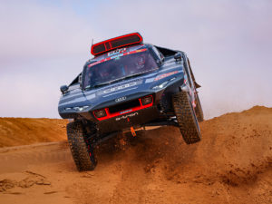 Audi y Carlos Sainz obtienen la primera victoria con un auto eléctrico en el Dakar