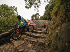 Ciclismo Downhill: Peruano Sebastián Alfaro dentro del Top 10 en Colombia