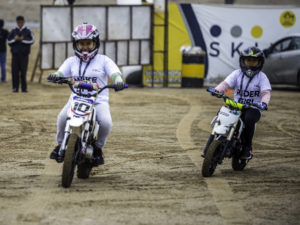 BMW Motorrad organiza una escuela de manejo de motos para niñas y adolescentes