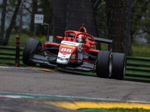 Matias Zagazeta quedó quinto en Imola en el inicio de la Fórmula Regional Europea