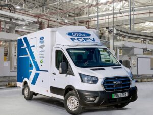 Ford prueba una E-Transit con batería de hidrógeno en busca de más autonomía y tiempo de actividad