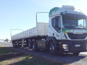 Transportista adquirió su IVECO número 100. “No imagino nuestro logo en otro camión”