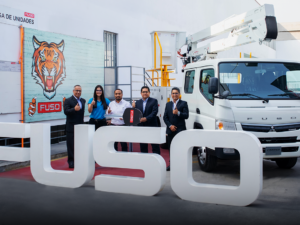 FUSO y Pesco Perú consolidan alianza estratégica para reforzar su flota de camiones con el versátil Canter Doble Cabina