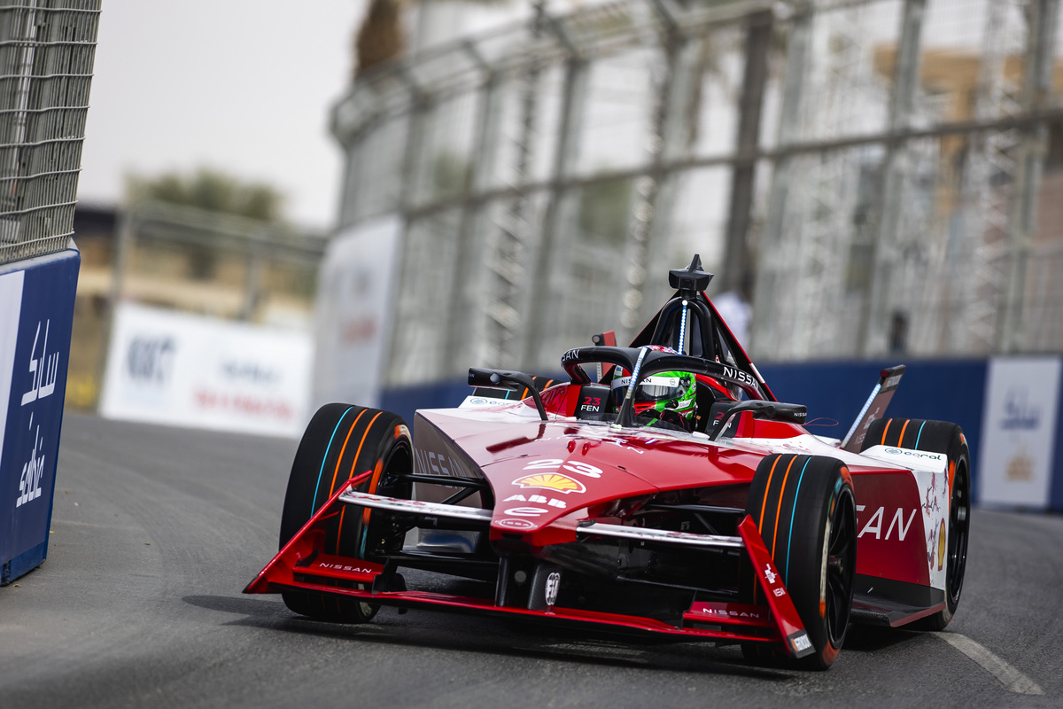 El equipo Nissan de Fórmula E logra la pole y el podio en el E-Prix de Diriyah