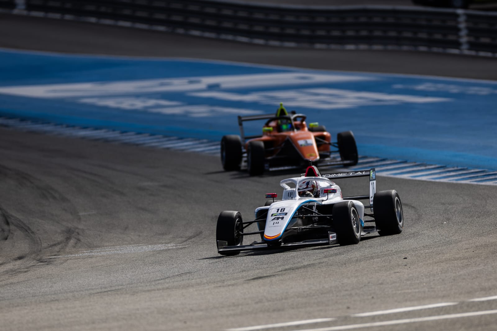 El piloto peruano Andrés Cárdenas se coloca puntero en la Formula Winter Series