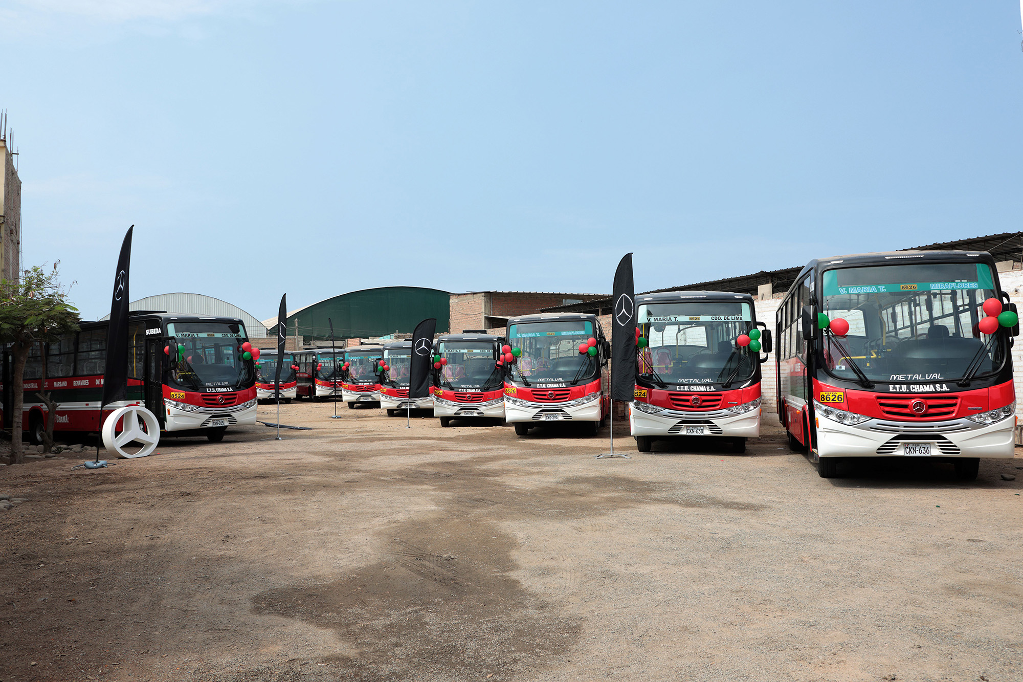 Divemotor entrega flota de 15 buses a la empresa Transportes Chama Unidos