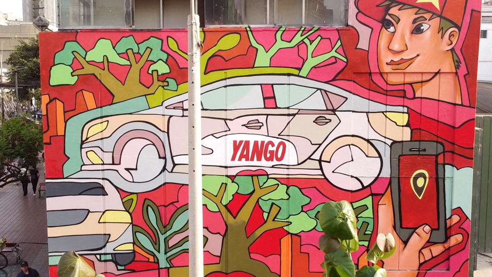 Yango y el artista urbano Pésimo se unen para recuperar los espacios públicos a través del arte en la ciudad