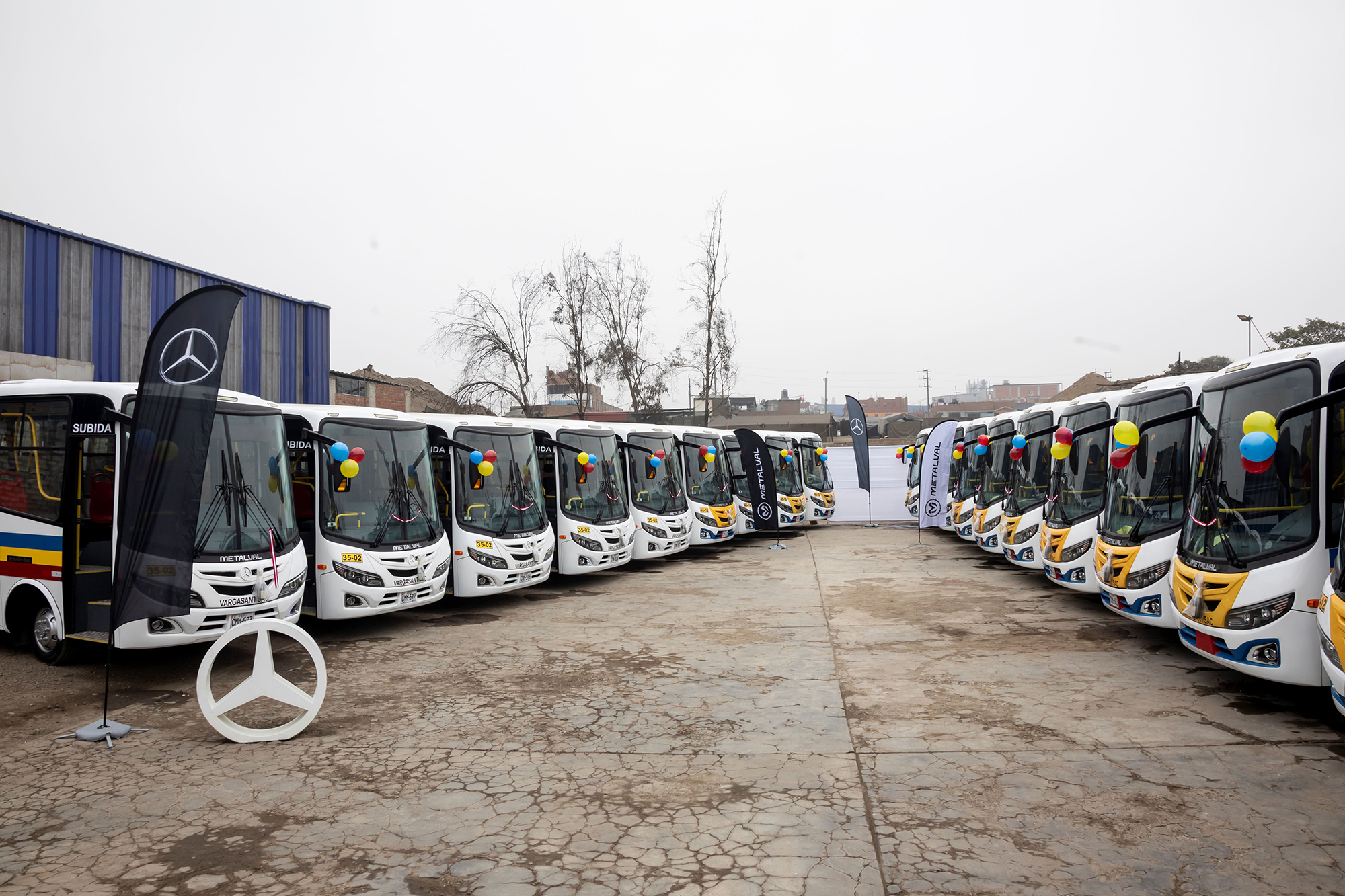 Divemotor entrega flota de 20 buses Mercedes-Benz OF917 a Empresa De Transporte y Servicios Niño Emanuel