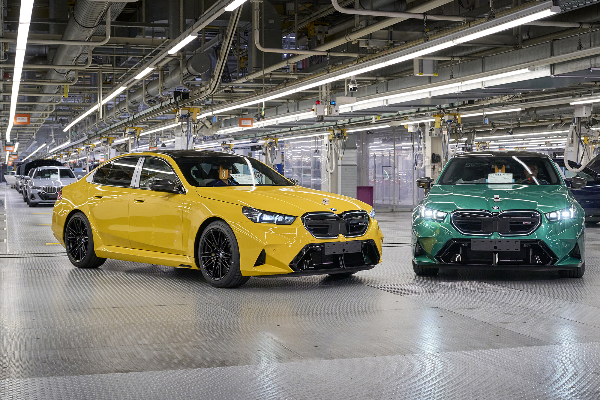 Bandera verde para el totalmente nuevo BMW M5: Inicio de producción para el sedán de alto desempeño.