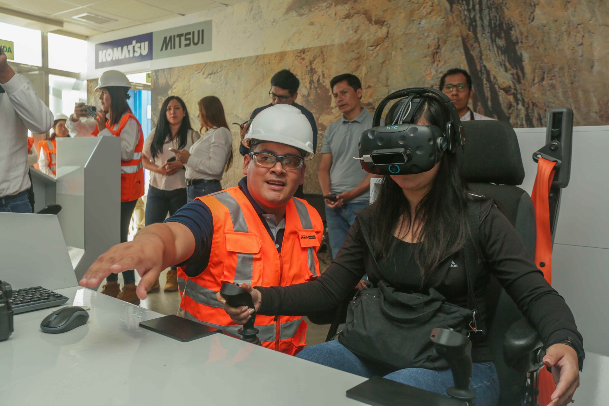 Centro de Formación Komatsu implementará realidad aumentada y realidad virtual en sus procesos de capacitación técnica para potenciar el conocimiento de sus técnicos a nivel nacional