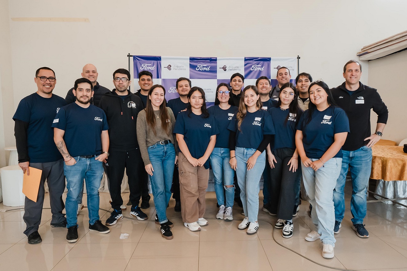 Vuelve el Global Caring Month de Ford Philanthropy: colaboradores voluntarios se unen a Juguete Pendiente para generar un impacto duradero