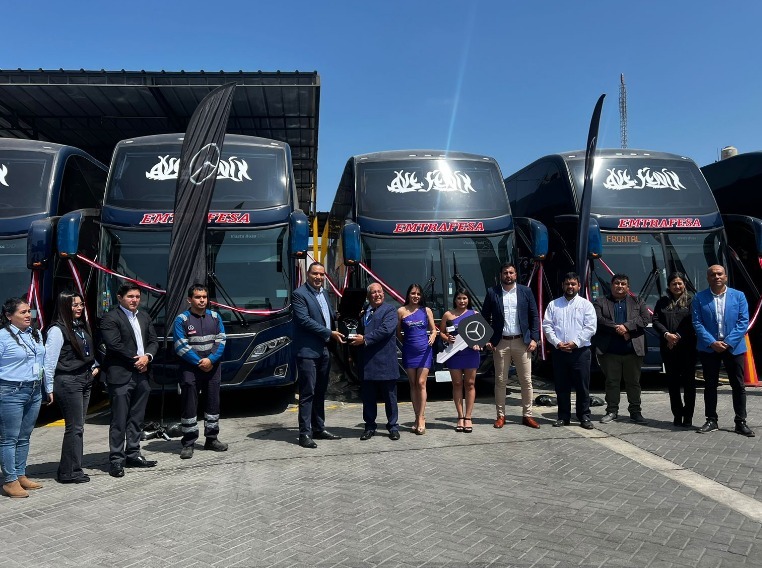 Divemotor realiza importante entrega de buses Mercedes-Benz O 500 RSD 2448 a EMTRAFESA