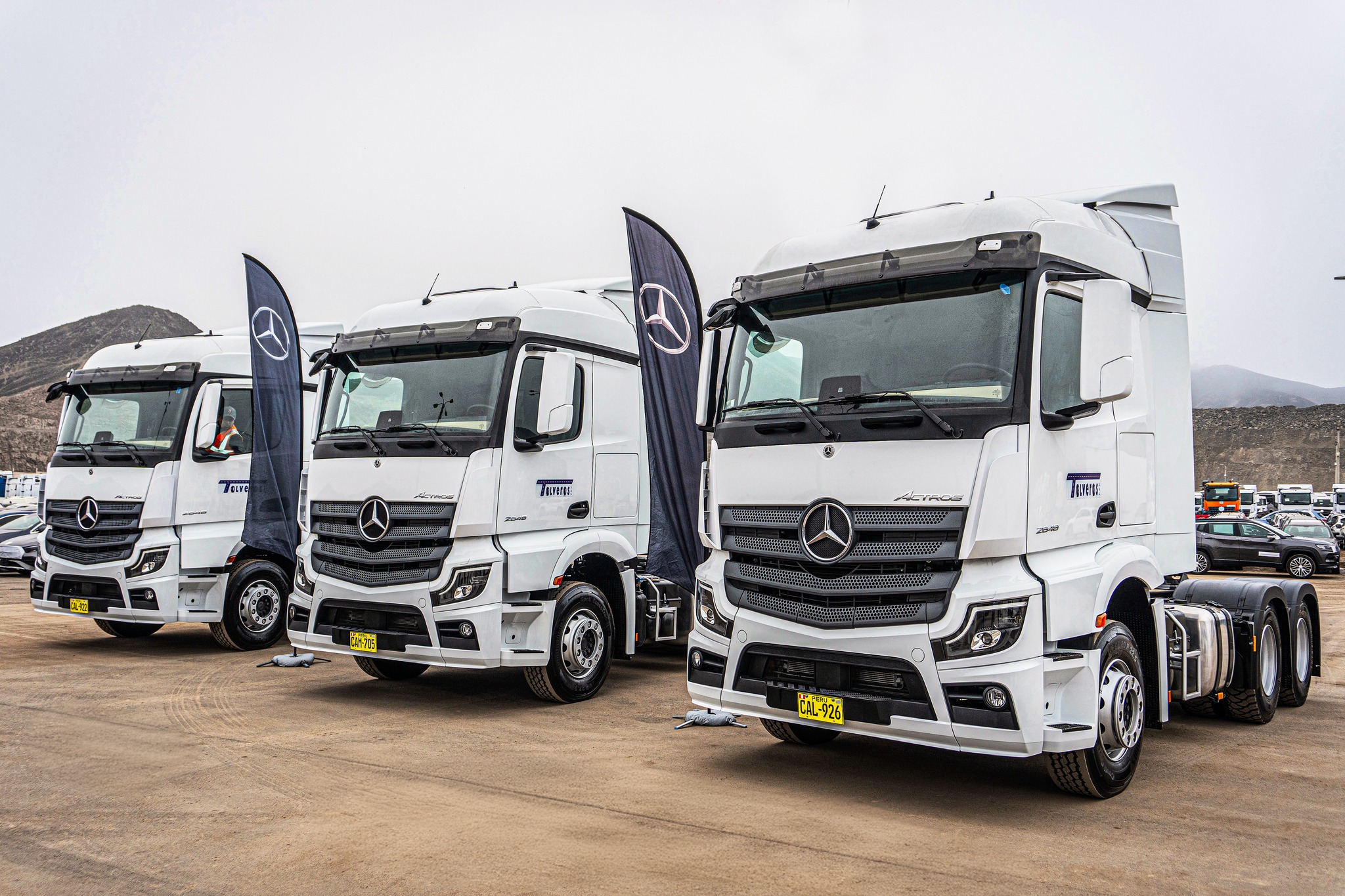 Divemotor entrega tres camiones New Actros a Tolveros: Un impulso significativo a la eficiencia y sostenibilidad en el transporte de granos