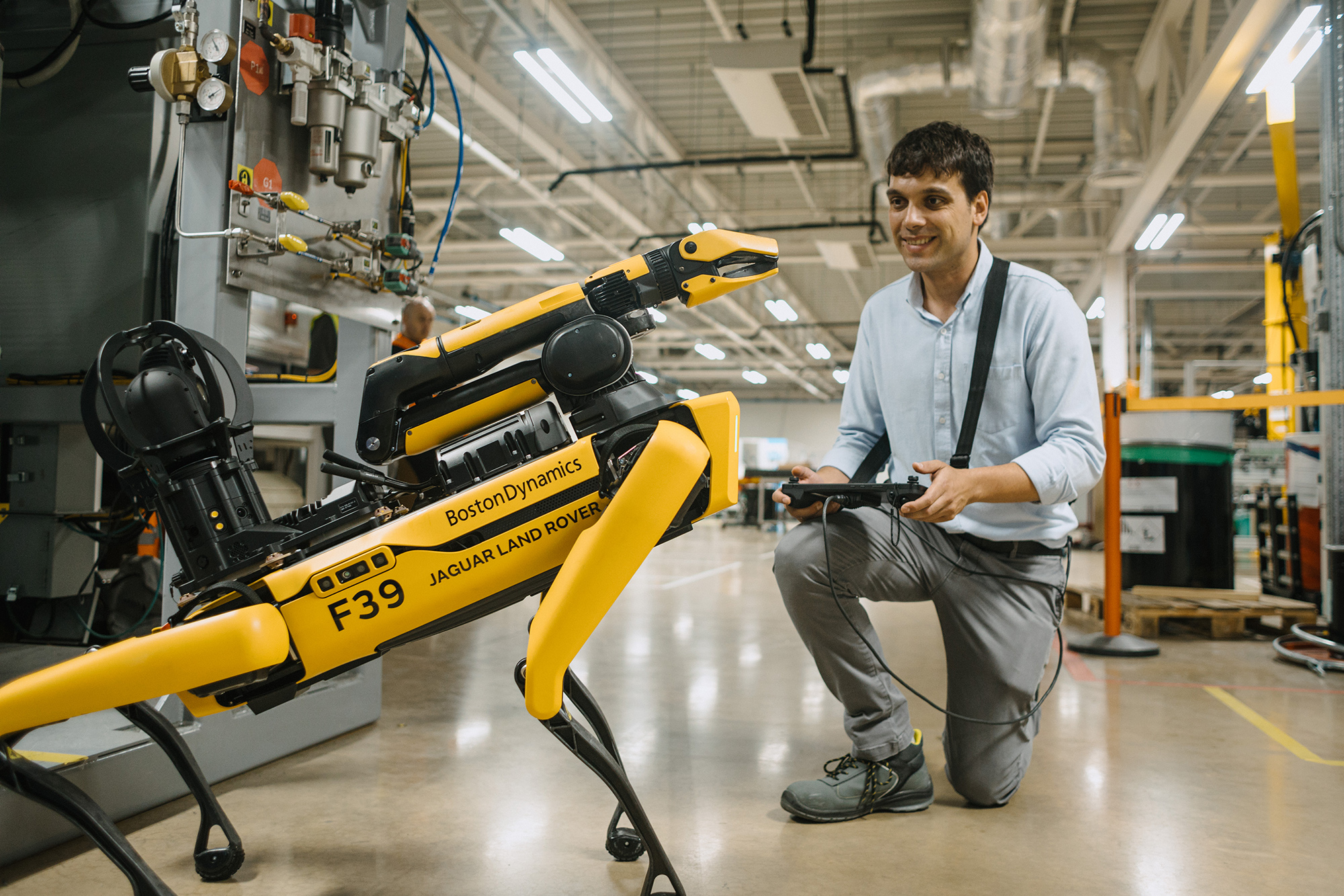 JLR presenta “Rover”, el perro guardián robótico que utiliza la inteligencia artificial para servir y proteger