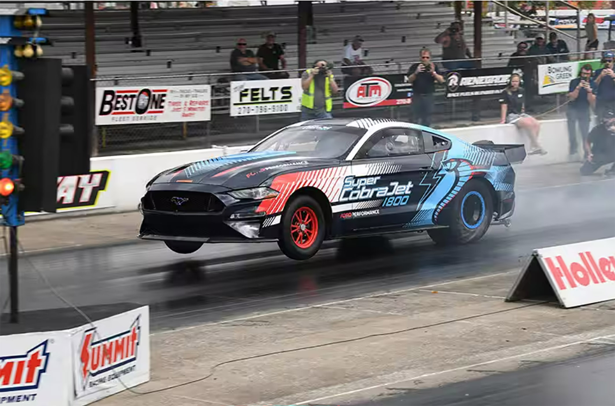 Mustang Super Cobra Jet 1800 rompe el tercer récord mundial de arrancones